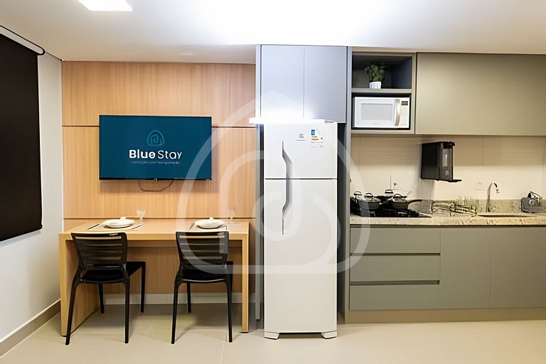Studio completo com Wi-Fi, cozinha equipada e muito conforto