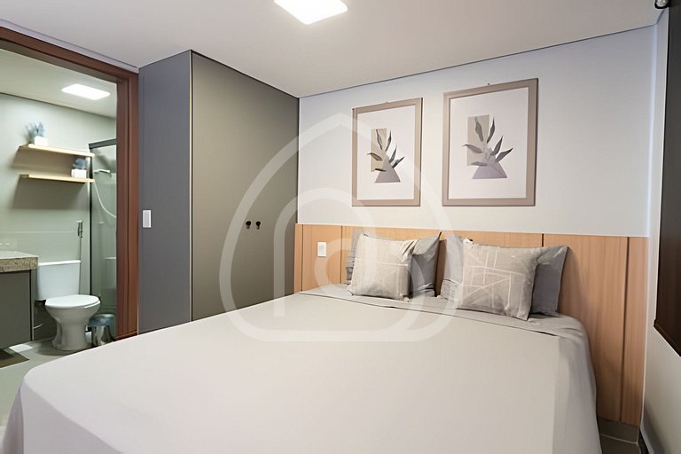 Studio completo com Wi-Fi, cozinha equipada e muito conforto